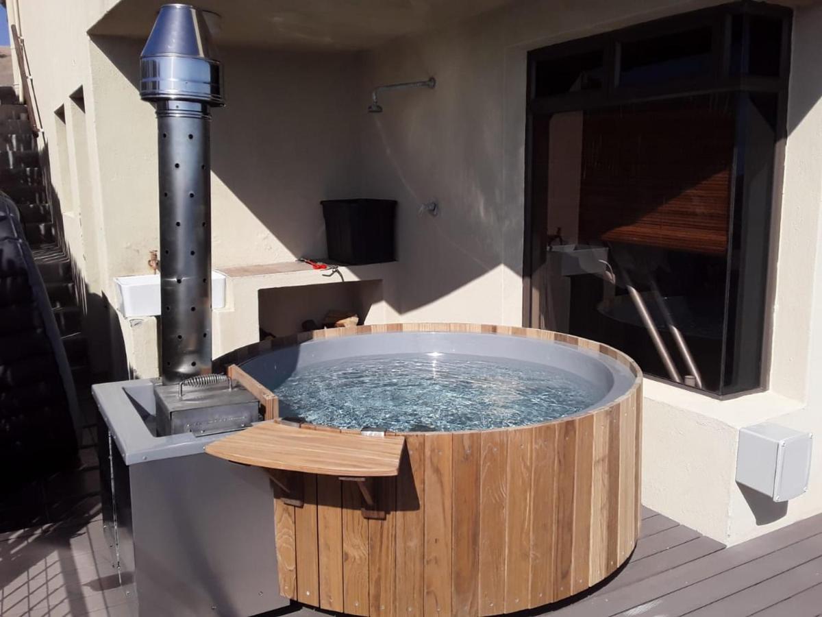 Whale Huys Luxury Oceanfront Eco Villa ハンスバーイ エクステリア 写真