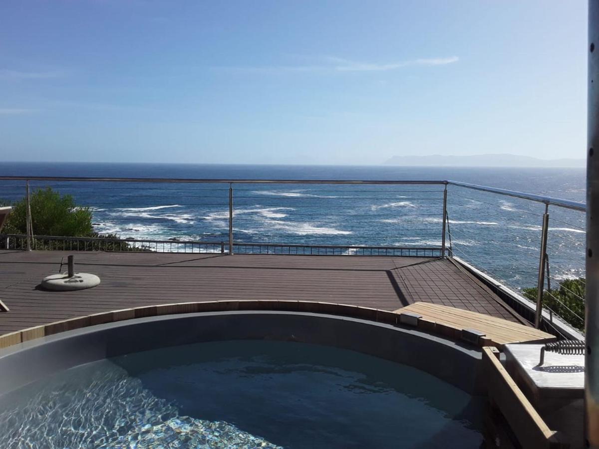 Whale Huys Luxury Oceanfront Eco Villa ハンスバーイ エクステリア 写真